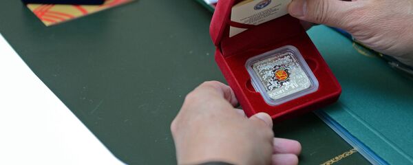 Дүйнөлүк көчмөндөр оюндары күмүш тыйындары - Sputnik Кыргызстан