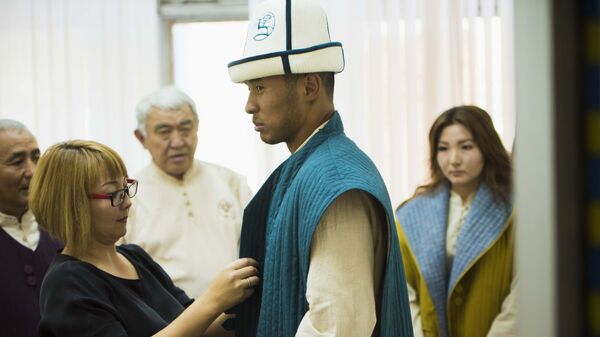 Презентация парадной формы для участников церемонии открытия ВИК. Архивное фото - Sputnik Кыргызстан