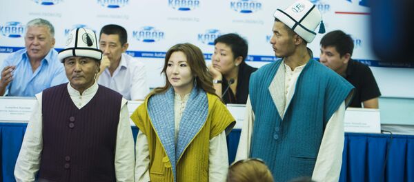 Презентация официальной парадной формы для участников церемонии открытия Всемирных игр кочевников Презентация официальной парадной формы для участников церемонии открытия Всемирных игр кочевников - Sputnik Кыргызстан