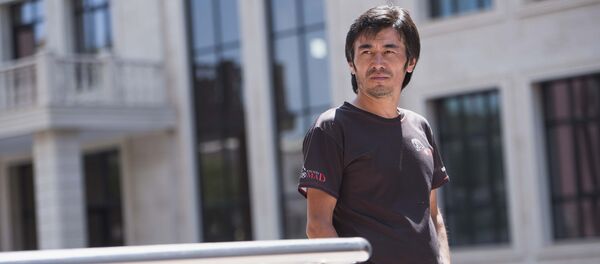 Актердук, каскадердук, режиссерлукту аркалаган Адилет Акматов. Актердук, каскадердук, режиссерлукту аркалаган Адилет Акматов. - Sputnik Кыргызстан