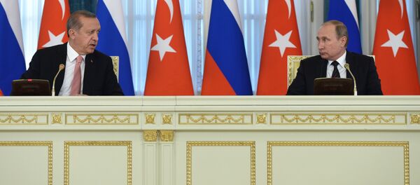 Президент России Владимир Путин и президент Турции Реджеп Тайип Эрдоган на пресс-конференции по итогам российско-турецких переговоров в Константиновском дворце. - Sputnik Кыргызстан