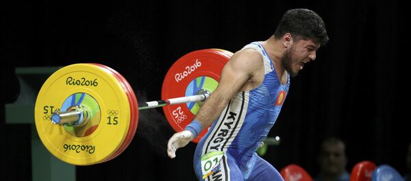 Кыргызстандык оор атлетчи Иззат Артыков. Архив - Sputnik Кыргызстан