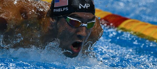 Майкл Фелпс (США) в полуфинальном заплыве на 200 м баттерфляем среди мужчин на XXXI летних Олимпийских играх. Майкл Фелпс (США) в полуфинальном заплыве на 200 м баттерфляем среди мужчин на XXXI летних Олимпийских играх. - Sputnik Кыргызстан