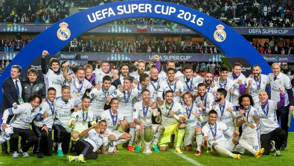 Футбольный клуб Реал Мадрид после победы на Суперкубке Европы в Норвегии - Sputnik Кыргызстан