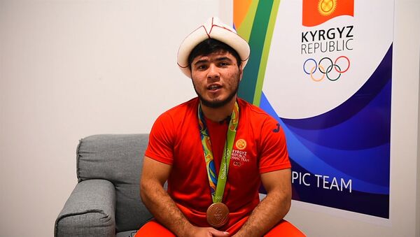 Спасибо всему Кыргызстану! — олимпийский призер Артыков и его тренер - Sputnik Кыргызстан