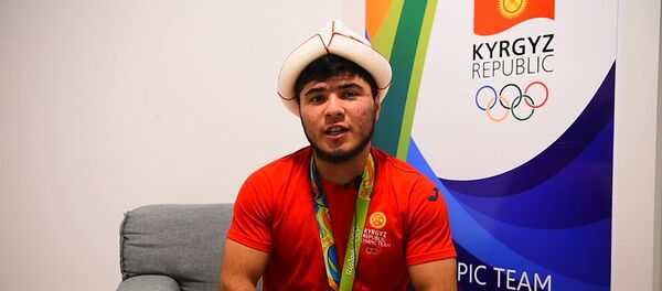 Спасибо всему Кыргызстану! — олимпийский призер Артыков и его тренер - Sputnik Кыргызстан