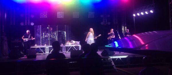 Российская певица Валерия выступает на сцене стадиона Спартакво время концерта в Бишкеке Российская певица Валерия выступает на сцене стадиона Спартакво время концерта в Бишкеке - Sputnik Кыргызстан