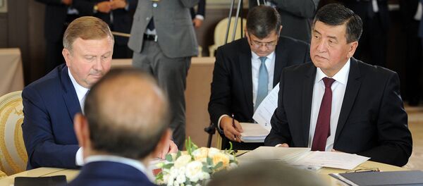 Премьер-министр КР Сооронбай Жээнбеков на встрече глав правительств стран Евразийского экономического союза в узком составе - Sputnik Кыргызстан