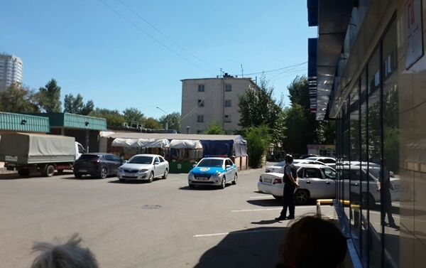 Произведена эвакуация людей из близлежащего супермаркета. - Sputnik Кыргызстан