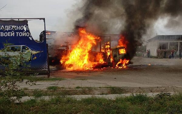 В Бишкеке произошел взрыв в баке бензовоза марки КамАЗ, машина сгорела полностью - Sputnik Кыргызстан