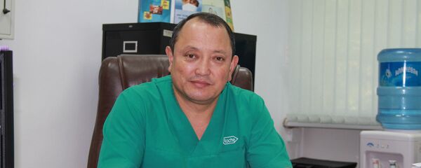 Дүйнөлүк деңгээлдеги кыргыз ортопеди, медицина илимдеринин доктору, акедемик, профессор Сабырбек Жумбаков - Sputnik Кыргызстан