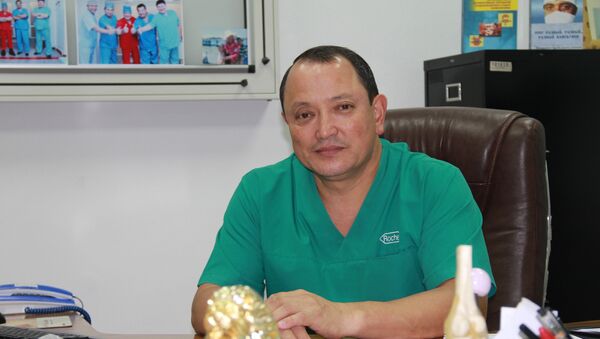 Интервью с директором Научно-исследовательского центра травматологии и ортопедии Сабырбеком Жумабековым - Sputnik Кыргызстан
