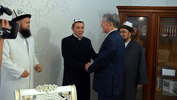 Президент Кыргызской Республики Алмазбек Атамбаев принял духовенство ДУМК - Sputnik Кыргызстан