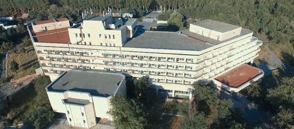 Состояние гостиницы Иссык-Куль, которую хотят реконструировать Состояние гостиницы Иссык-Куль, которую хотят реконструировать - Sputnik Кыргызстан