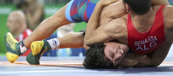 Алжирлик балбан Тарке Азиз Бенайсса жана азербайжандык балбан Расул Абакар оглы Чунаев - Sputnik Кыргызстан