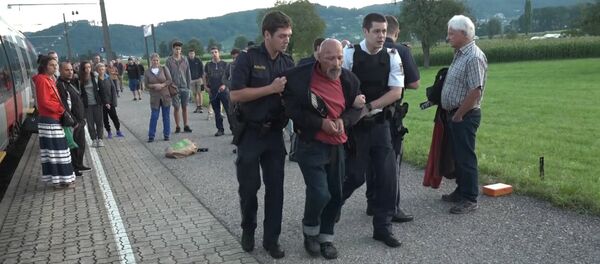 Нападение на поезд в Австрии: задержание преступника и помощь раненым - Sputnik Кыргызстан