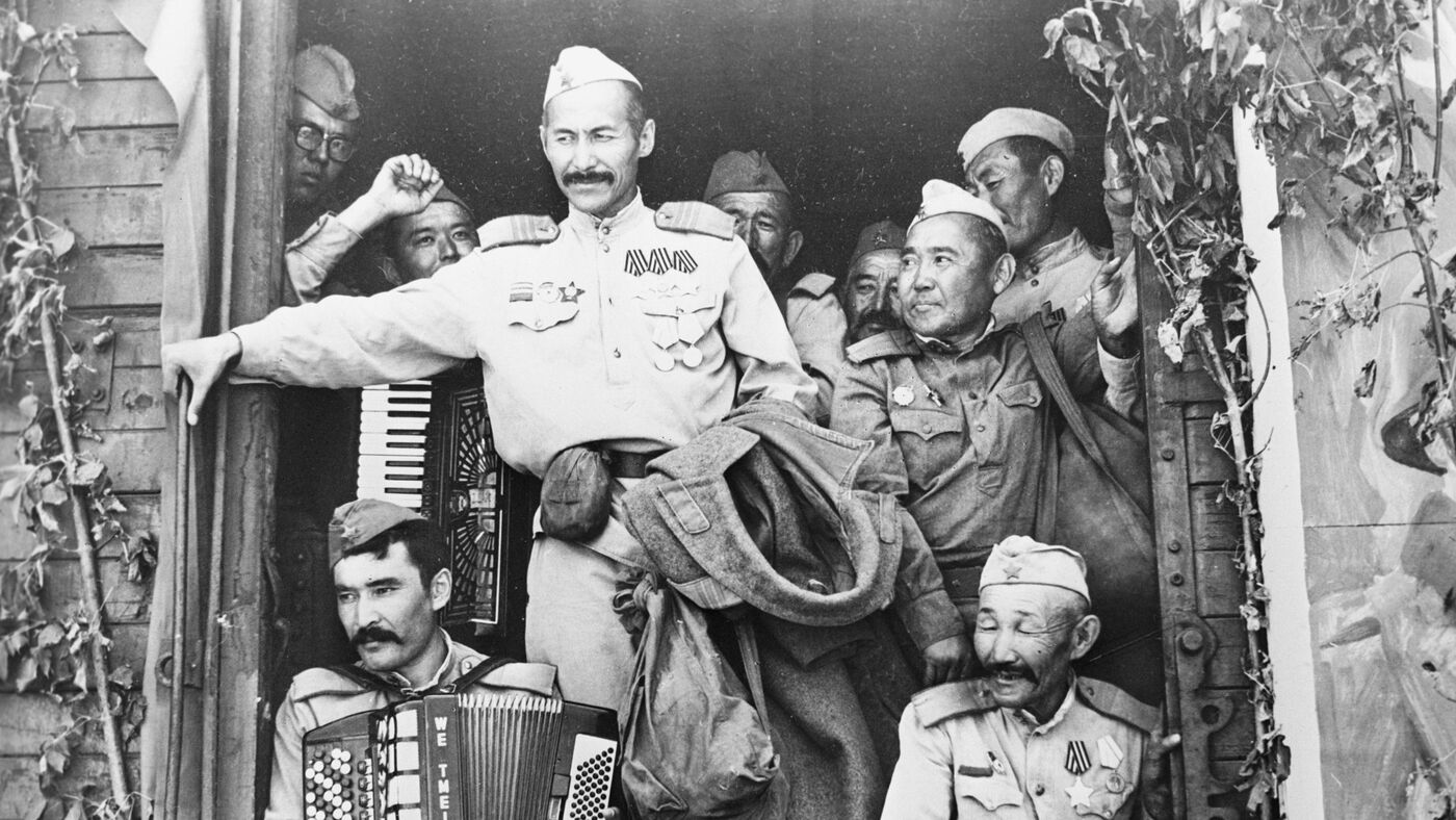 Басына шұлық киген секс видео