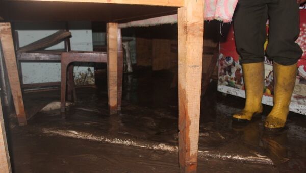 Последствия проливного дождя в городе Чолпон-Ата на участке Тогуз-Булак - Sputnik Кыргызстан