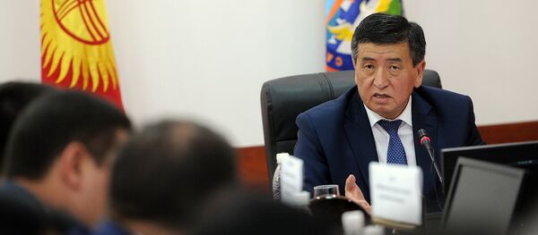 Премьер-министр Кыргызской Республики Сооронбай Жээнбеков на совещании Республиканского штаба по подготовке отраслей экономики и населения Кыргызской Республики к осенне-зимнему периоду 2016/2017 года. - Sputnik Кыргызстан