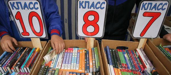 Школьные учебники. Архивное фото - Sputnik Кыргызстан