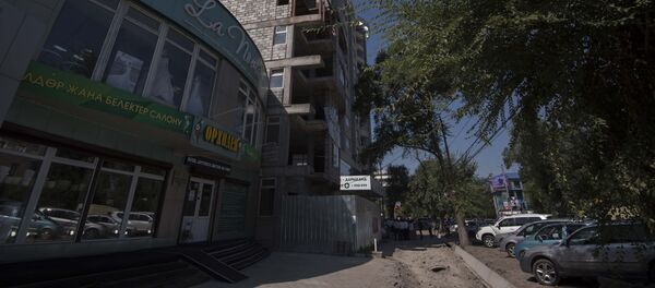Строящийся многоэтажный дом на улицах Бишкека - Sputnik Кыргызстан