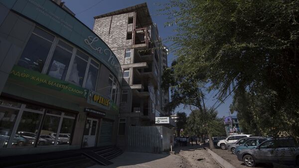 Строящийся многоэтажный дом на улицах Бишкека - Sputnik Кыргызстан
