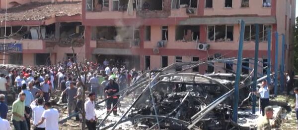 Взрыв произошел у полицейского участка на востоке Турции. Кадры с места ЧП - Sputnik Кыргызстан