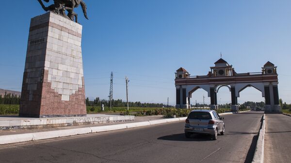 Памятник Курманбеку баатыру на въезде в город Джалал-Абад. Архивное фото - Sputnik Кыргызстан