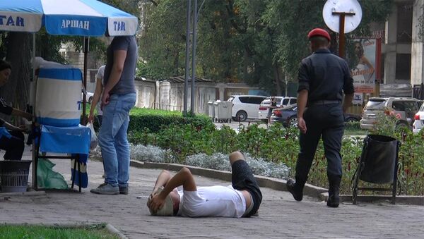 Соцэксперимент Прилично одетый или бездомный — кому помогут бишкекчане - Sputnik Кыргызстан