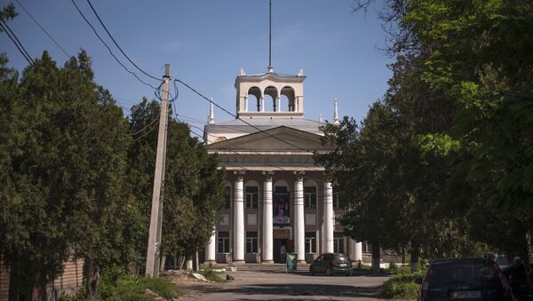 Здание Государственного театра молодежи и юного зрителя имени Б. Кыдыкеевой. Архивное фото - Sputnik Кыргызстан
