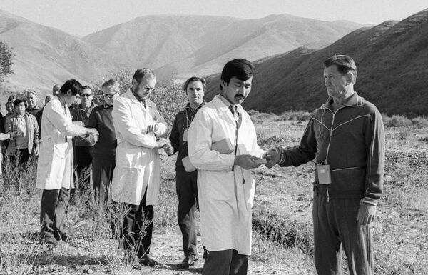 Отдыхающие кардиологического санатория «Голубой Иссык-Куль» - Sputnik Кыргызстан