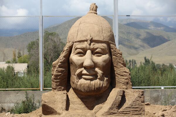 Скульптура Манаса из песка - Sputnik Кыргызстан