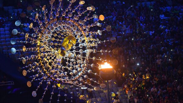 Чаша Олимпийского огня на церемонии закрытия XXXI летних Олимпийских игр. - Sputnik Кыргызстан