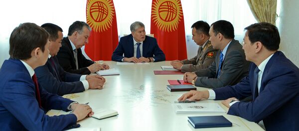 Президент КР Алмазбек Атамбаев на совещании по пограничным вопросам - Sputnik Кыргызстан
