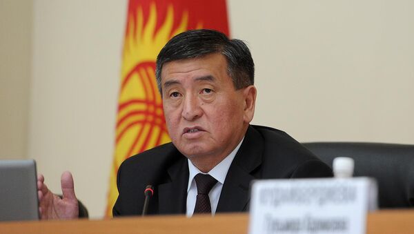 Премьер-министр Сооронбай Жээнбеков республикалык бюджет каралып жаткан жыйын учурунда - Sputnik Кыргызстан