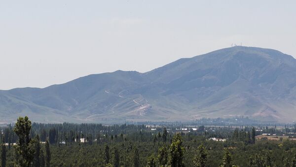 Гора Унгар-Тоо на границе Кыргызстана и Узбекистана - Sputnik Кыргызстан