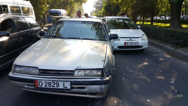 Автомобили попавшие в ДТП на проспекте Жибек-Жолу в Бишкеке - Sputnik Кыргызстан