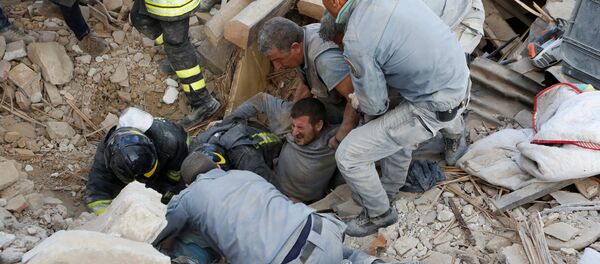 Катуу жер титирөөнүн очогунан эки чакырым алыстыкта жайгашкан Италиянын Аккумоли шаары - Sputnik Кыргызстан