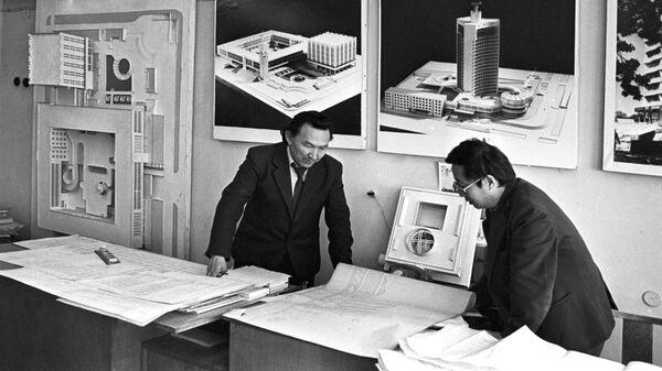 Архитектор Аскар Исаев (слева). Архивное фото - Sputnik Кыргызстан