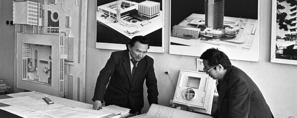Архитектор Аскар Исаев (слева). Архивное фото - Sputnik Кыргызстан