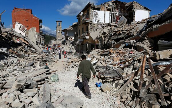 106 человек погибли в провинции Риети (столичная область Лацио) и еще 53 в провинции Асколи-Пичено (область Марке). - Sputnik Кыргызстан