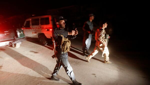 Афганские силы безопасности на месте нападения на Американский университет в Кабуле - Sputnik Кыргызстан