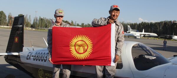 Дүйнө жүзүн учак менен кыдырып чыгууга аттанган 47 жаштагы кыргызстандык Союзбек Салиев Дүйнө жүзүн учак менен кыдырып чыгууга аттанган 47 жаштагы кыргызстандык Союзбек Салиев - Sputnik Кыргызстан