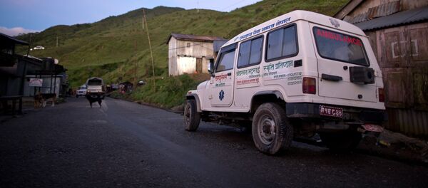 Непалдагы тез жардам унаасы. Архив Непалдагы тез жардам унаасы. Архив - Sputnik Кыргызстан
