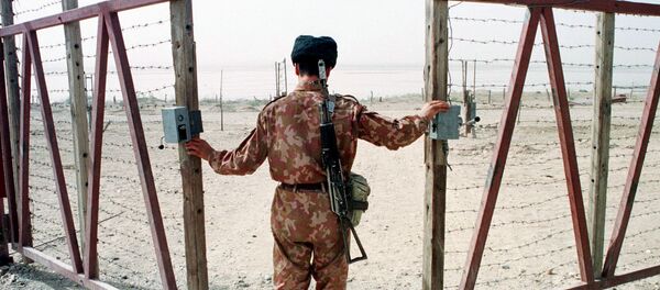 Архивное фото пограничника Узбекистана - Sputnik Кыргызстан