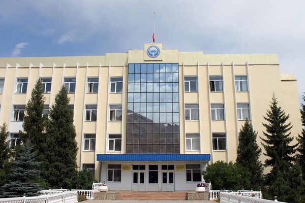 День траура в Нарыне в связи с двумя трагическими событиями, произошедшими 27 августа, и унесшими жизни 23 граждан Кыргызстана - Sputnik Кыргызстан