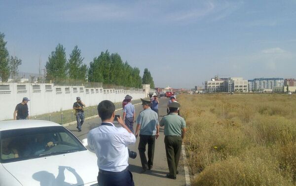 По последним данным, район взрыва перекрыт представителями силовых структур. - Sputnik Кыргызстан