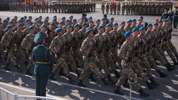 Военнослужащие КР на репетиции военного парада, посвященного 25-летию независимости Кыргызстана - Sputnik Кыргызстан