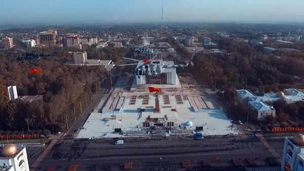 Полторы тысячи солдат спели гимн КР. Кадры репетиции парада - Sputnik Кыргызстан