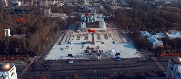 Полторы тысячи солдат спели гимн КР. Кадры репетиции парада - Sputnik Кыргызстан